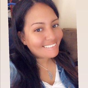 Meet your Posher, Kenia